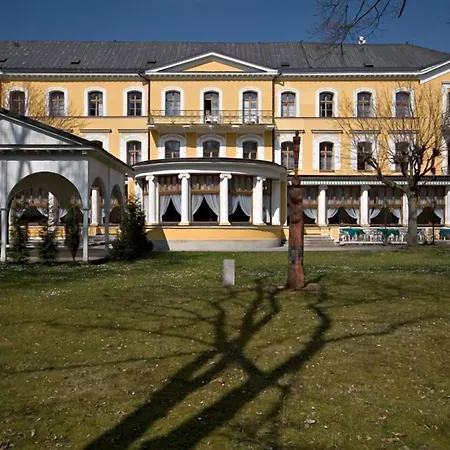 酒店 丽城温泉库尔酒店 Františkovy Lázně