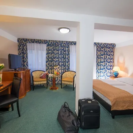 Otel Belvedere & 3*